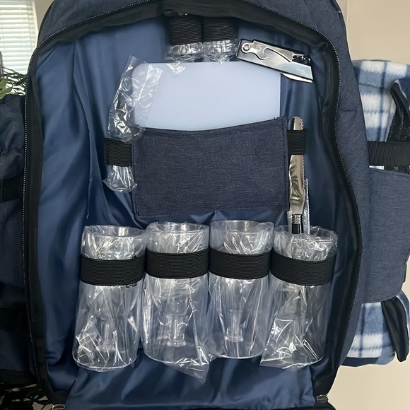 Brand New Picnic Backpack Set for 4 Insulated Large Cooler Waterproof Blanket - Picture 12 of 16